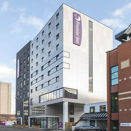 Premier Inn Woking Town Centre Екстериор снимка