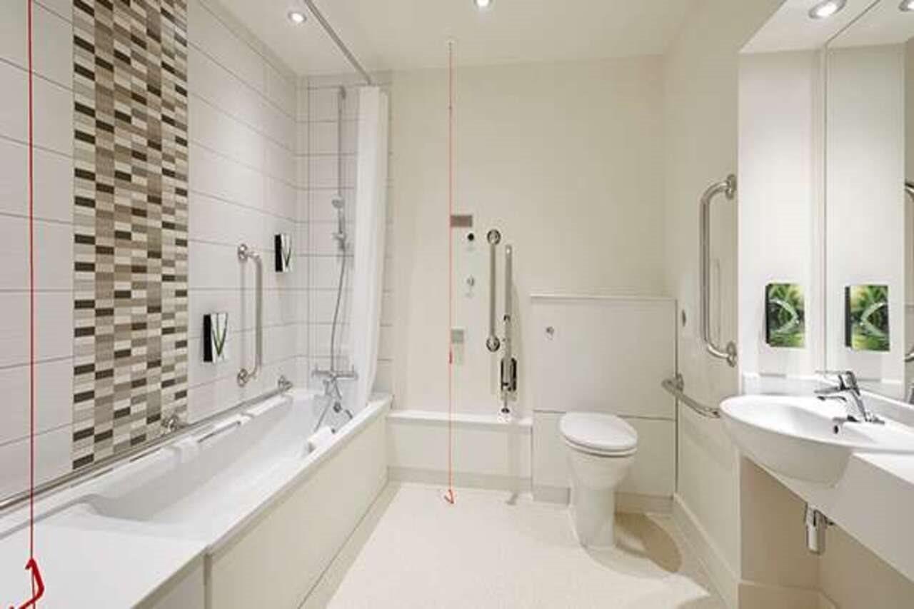 Premier Inn Woking Town Centre Екстериор снимка